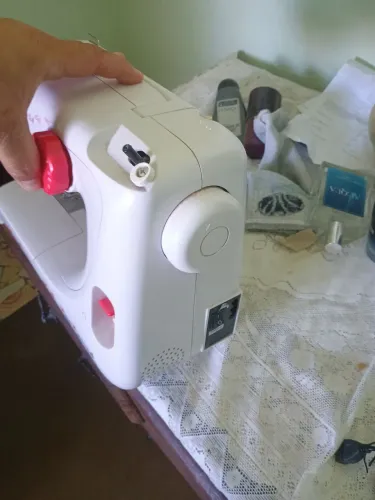 Máquina de costura modelo Ss-565