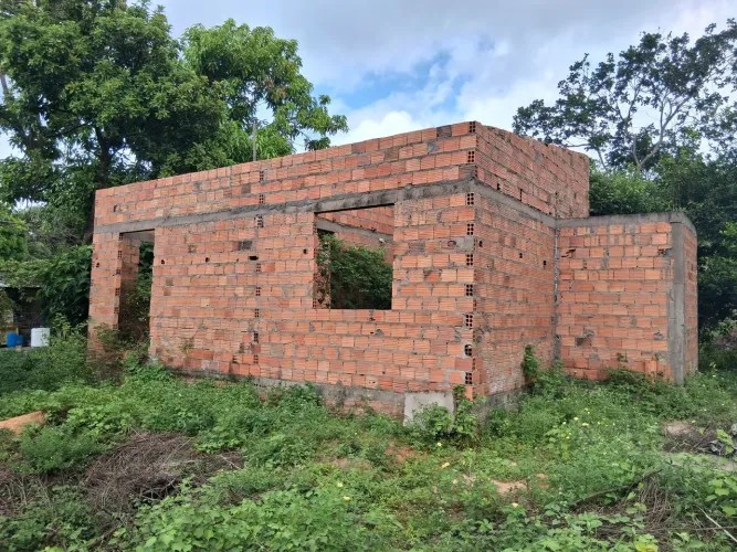 Casa com terreno ótimo local
