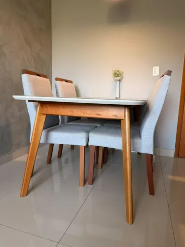Mesa de Jantar com 4 cadeiras