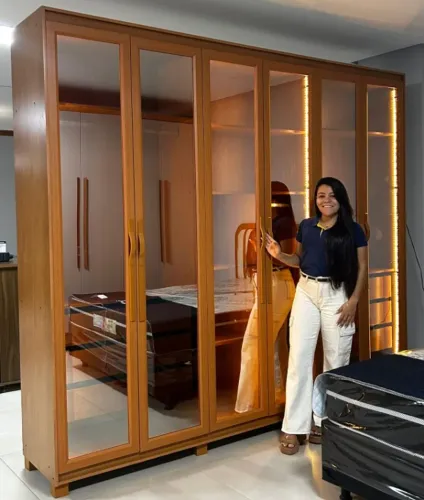 Guarda Roupa Casal com portas relectas de vidro e Led