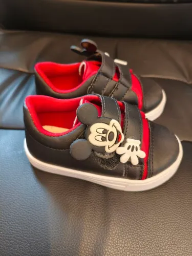 Sapato do Mickey - numeração 22