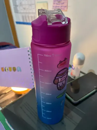 Garrafa 700ml com Trava e Alça - Linda, Conservada e Pronta para Uso