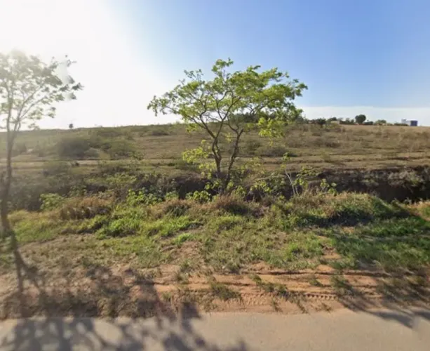 VENDO TERRENOS BEM LOCALIZADOS