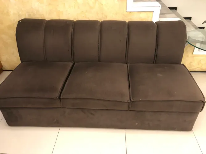 Sofá 3 lugares em Suede/veludo em excelente estado. 