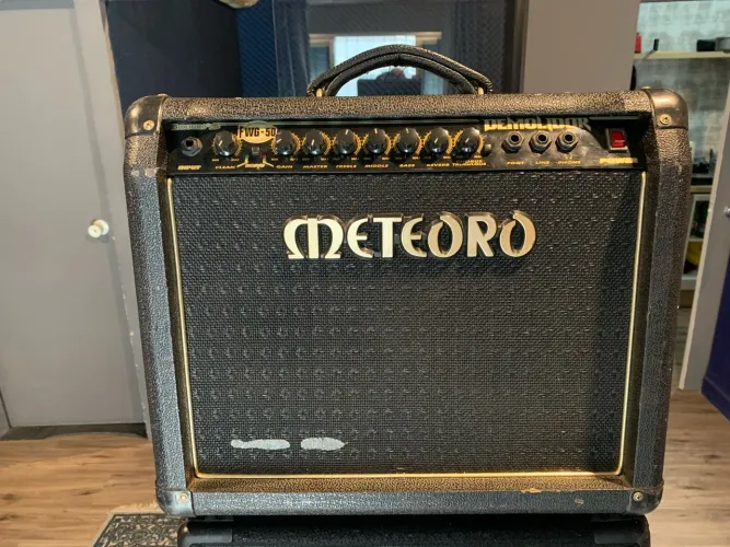Amplificador de Guitarra Meteoro Demolidor