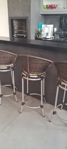 Banquetas de alumínio com fibra sintética  