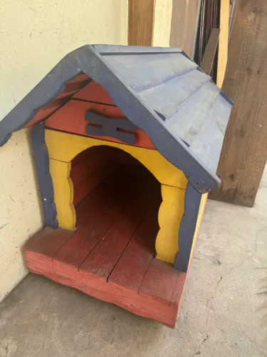 Casinha de cachorro de madeira