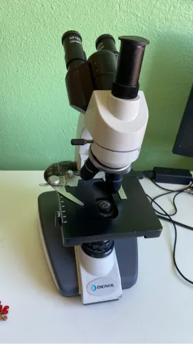 Vendo microscópio 
