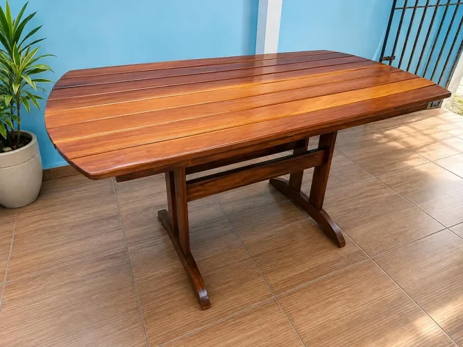 Mesa de madeira à venda