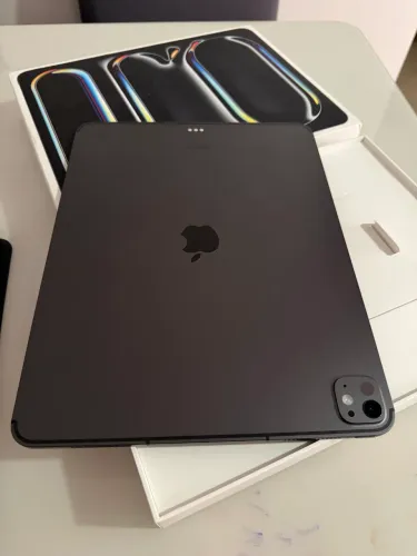 iPad Pro M4. Wi-Fi + Cell . 13 polegadas.