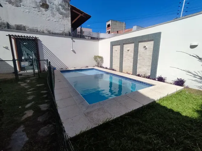 Casa Duplex em Cond Fechado para aluguel tem 90 m² com 3 quartos em Lagoa Redonda - Fortal