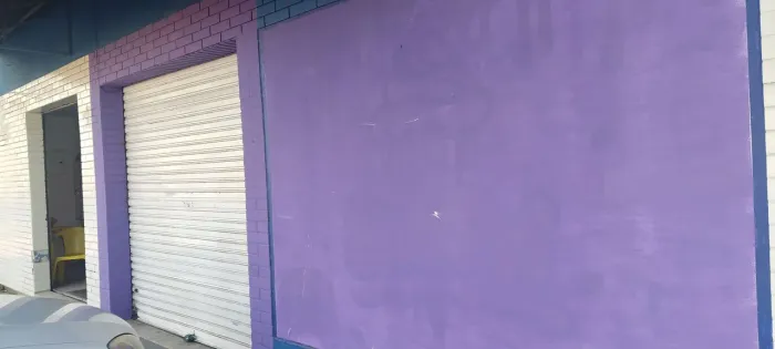 ALUGA-SE SALA COMERCIAL DE ESQUINA
