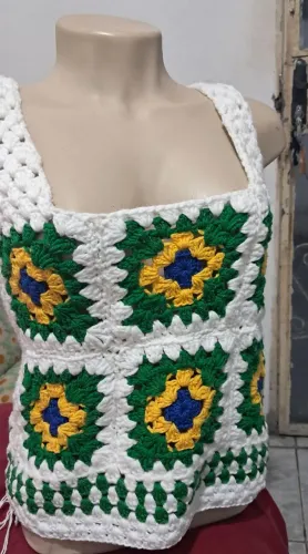 Blusa de crochê linha grossa .
