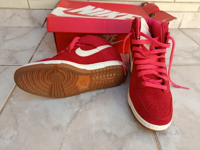 Tênis Nike retrô 