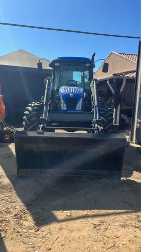 Vendo um trator New Holland
