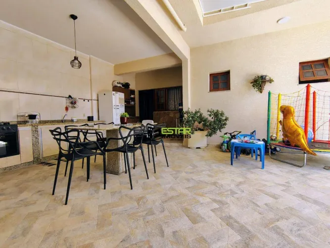 Casa com 3 dormitórios à venda, 218 m² por R$ 699.900,00 - Vila Sabesp - Piracaia/SP