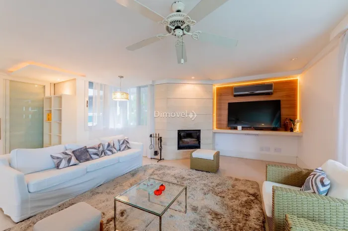 ALUGUEL, CASA EM CONDOMÍNIO com 367.15m², 4 dormitório(s), 4 vaga(s). VILA ASSUNÇÃO, PORTO