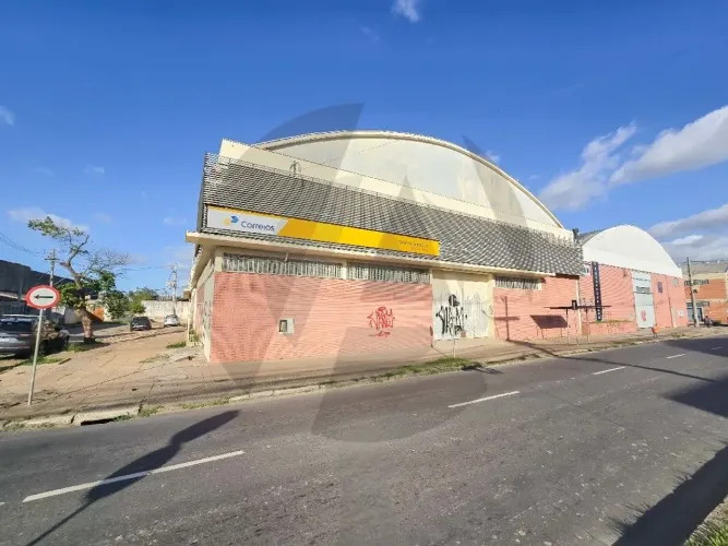 Pavilhão 2.000 m² | 7,60 m de Pé-Direito + Doca