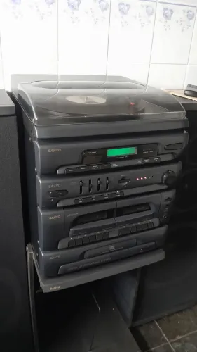 Aparelho Som 4x1 Sanyo modelo DC-X850