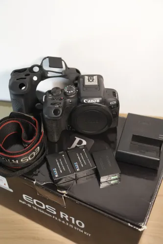 Canon R10 + 3 Baterias (1 Original) | Completa | Caixa | Excelente Estado