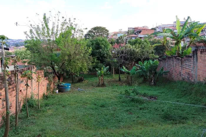 TERRENO DE 300 M2 À VENDA NO BAIRRO PQ. SÃO FRANCISCO !!!