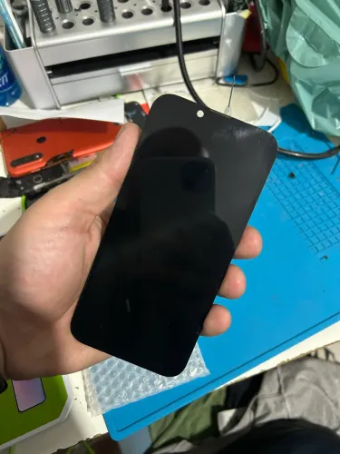 Tela original IPhone 14 com uma linha verde do lado