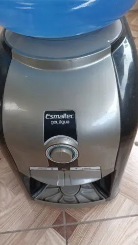 Bebedouro esmaltec água gelada e natural 