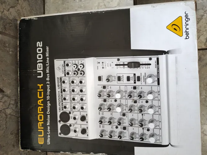 Mesa de som Behringer 8 canais Nova na caixa