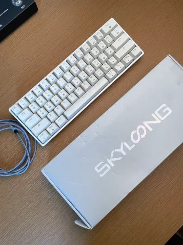 Teclado mecânico GK61