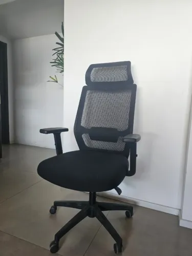CADEIRA PARA ESCRITÓRIO GENEBRA PRESIDENTE FRATINI PRETO