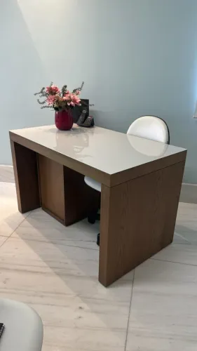 MESA PRIMA LINEA COM VIDRO LAQUEADO - PERFEITA