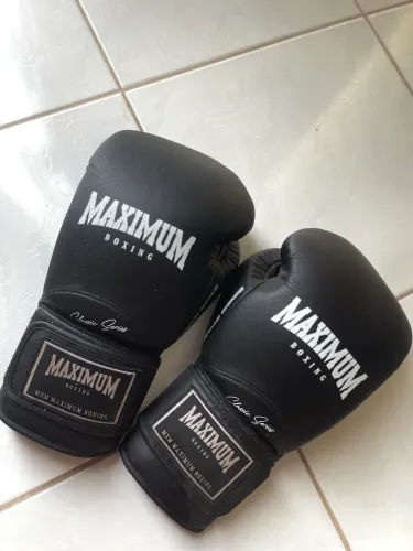 VENDO KIT MUAY THAI - LUVA + CANELEIRA MAXIMUM ?