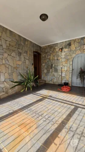 Casa à venda no bairro Vila Tibério - Ribeirão Preto/SP