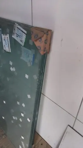 Vende-se 4 janelas 1m por 1.20, 1 bascula 40 por 60 vidro blidex temperado(instalação paga