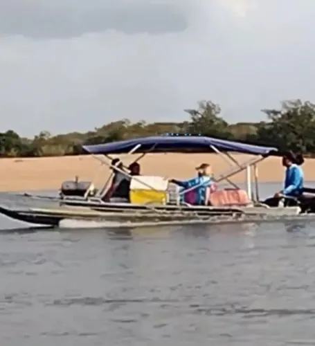 Vendo carreta e barco