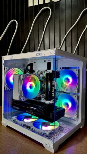 PC Gamer R5 5600 + 16GB + RX 6700XT