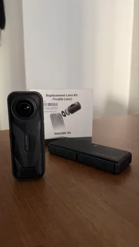 Insta360 X5 + 2 baterias extra + estojo de recarga + kit duplo de lentes reservas