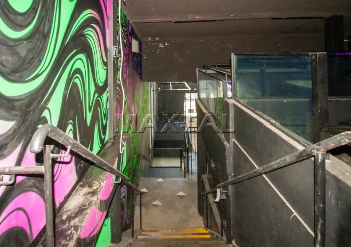 Ponto Comercial de 250m² e 2 banheiros para Alugar, 200 metro do metrô Parada Inglesa.