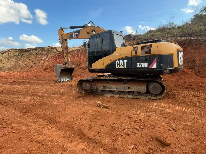 Escavadeira cat 320d 2009