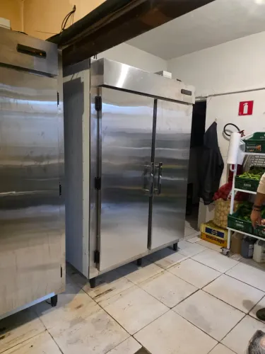 Geladeira industrial sob medida ( Para congelados e resfriados)