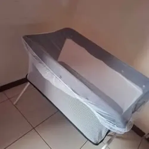 Berço Portátil Dobrável Cinza com Mosquiteiro - Ótimo Estado