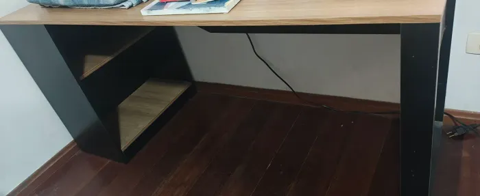 Escrivaninha Preta/Amêndoa 160cm