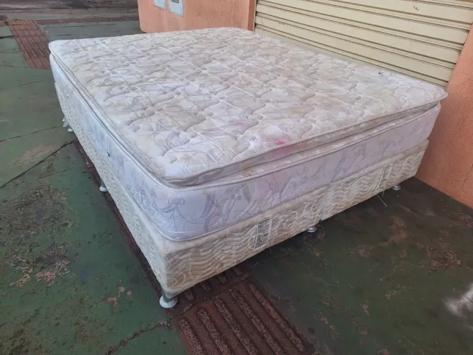 Cama box de casal Quemm