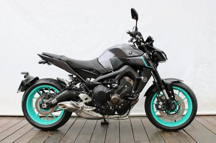 YAMAHA MT-09