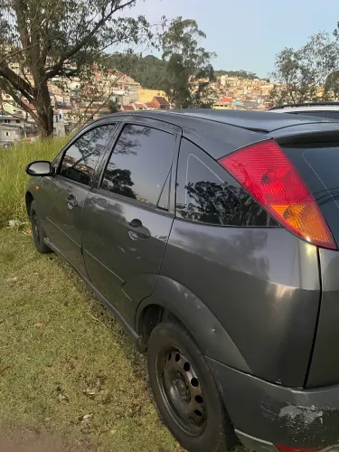 Ford Focus 1.8 16V 5P 2002