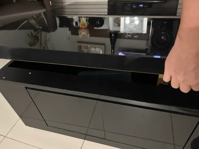 Mesa de centro preta, grande e muito útil 