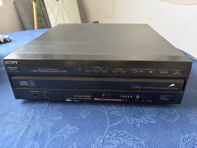 CD PLAYER Sony CDP-C502M