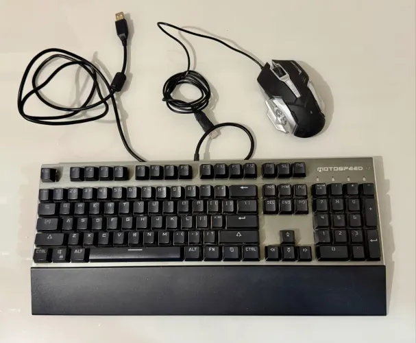 Teclado Gamer Motospeed CK104 (prata / full size) + Mouse Gamer