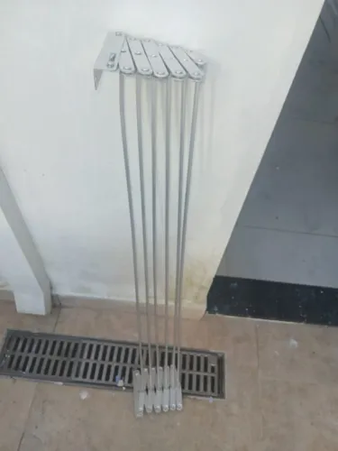 Varal De Roupa Retrátil sanfonado Parede