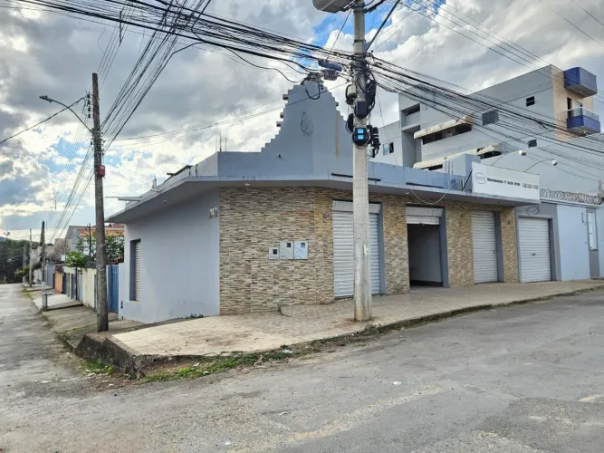 Excelente Ponto Comercial de Esquina